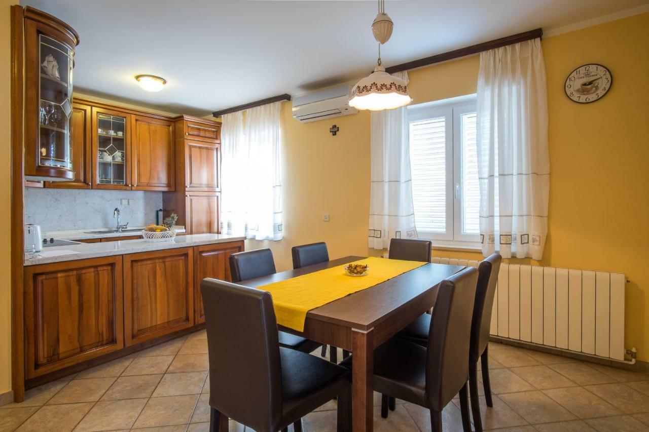 Apartmán Apartman Cubranic Vrbnik Exteriér fotografie